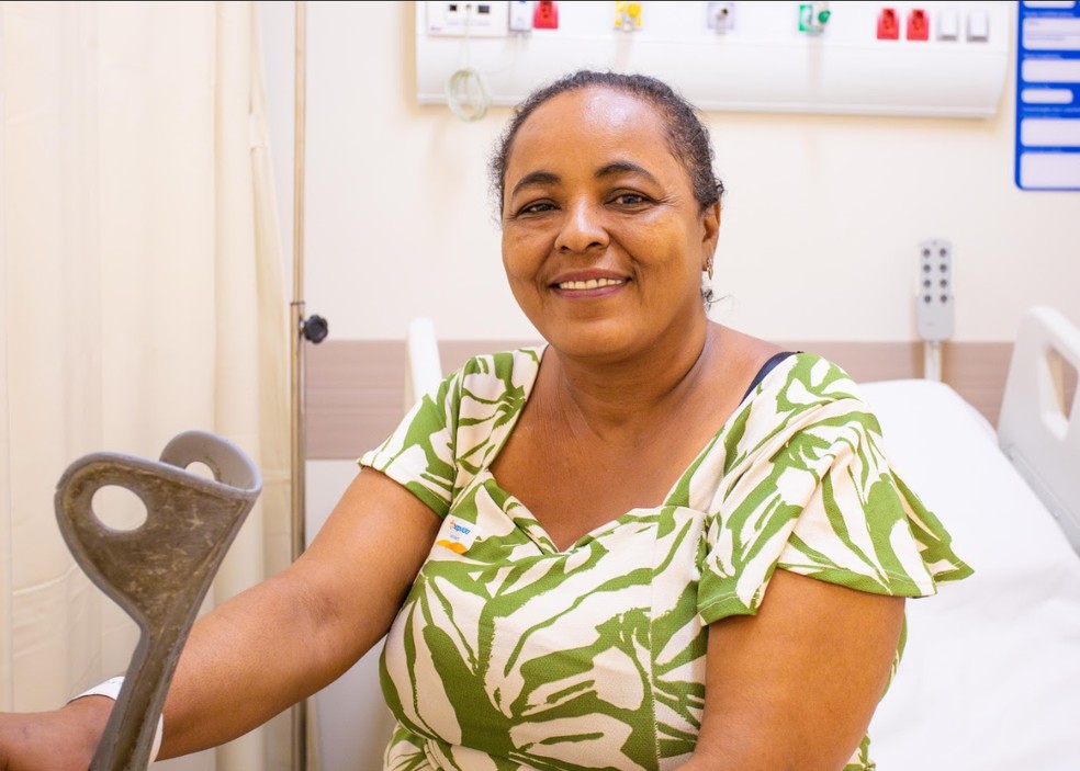 Sandra， uma das oito primeiras pacientes do SUS a serem atendidas por planos de saúde， passou por cirurgia no quadril. — Foto: Divulgação