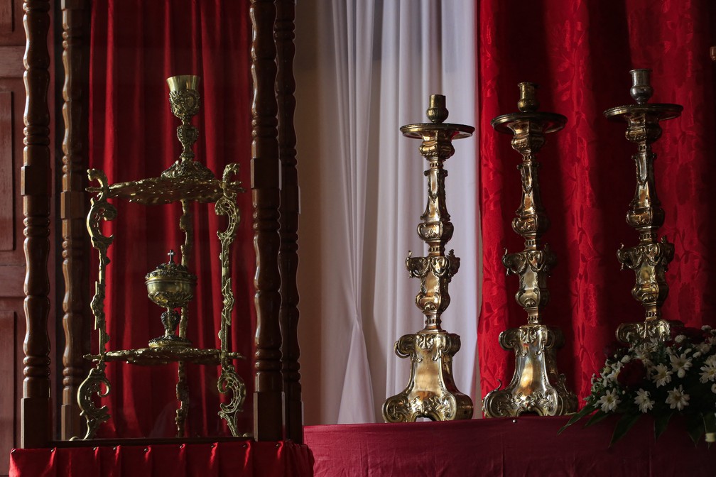 Peças de arte sacra de ouro são recuperadas após séculos — Foto: OSWALDO RIVAS / AFP