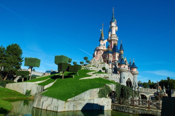 j1.com Disney Paris vira palco de polêmica com prisão de homem que organizou casamento fake com menina de 9 anos
