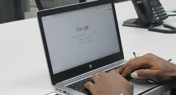 j1.com Rival do ChatGPT oferece US$ 34 bilhões para comprar o Google Chrome