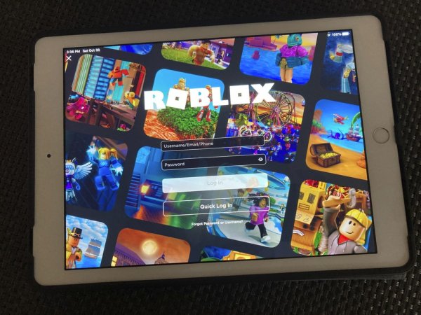 j1 com Roblox sob pressão: banimento de youtuber e acusações sobre predadores sexuais infantis miram CEO da plataforma