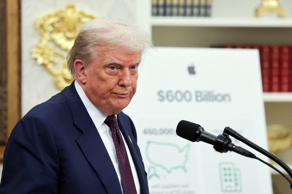 Donald Trump durante evento em que anunciou uma tarifa para chips e semicondutores importados — Foto: REUTERS/Jonathan Ernst
